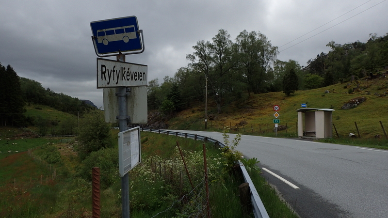 Ryfylkeveien, Norvégia. Stavangeri megállónk után az első, ahol lábunkat a norvég földre tettük, és beleszippantottunk az útszéli tanyavilág esőáztatta illatába
